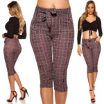 Taskute ja vööga ruudulised capri püksid