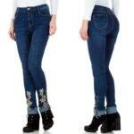 Laulia lillelise aplikatsiooni ja lukkudega tumesinised stretch-teksad